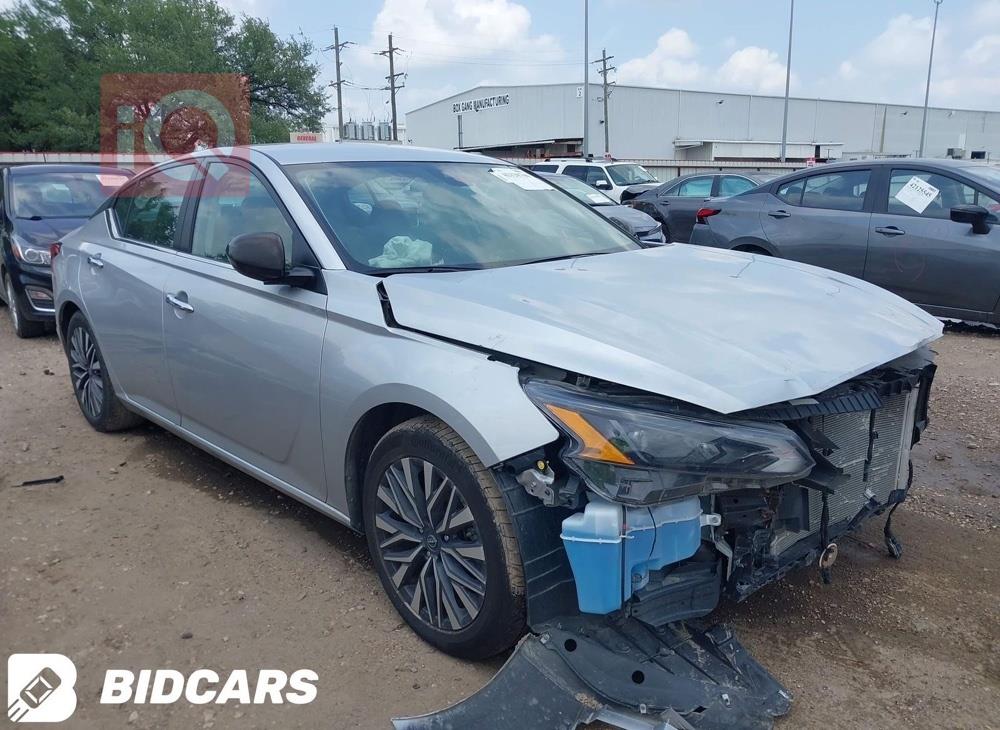 نيسان ألتيما